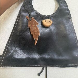 Chic Black Leather Shoulder Bag with Leaf Accent